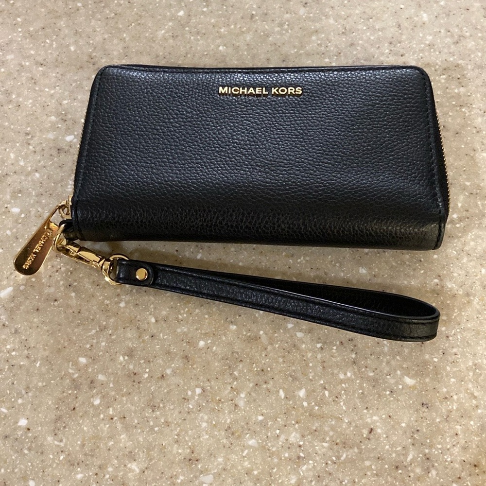 Michael Kors Jet Set Multifunction Phone Wristlet Pebbled Leather